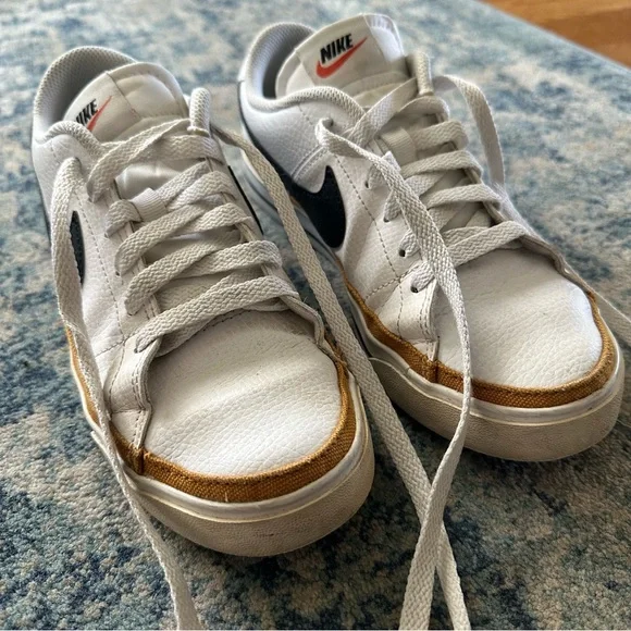 Nike Women’s Court Legacy White and Black Classic Sneakers size 8 - Picture 2 of 5